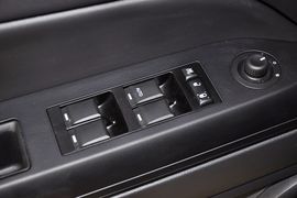 2012款Jeep吉普指南者2.0L运动型