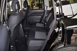 2012款Jeep吉普指南者2.0L运动型