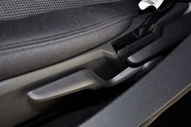 2012款Jeep吉普指南者2.0L运动型