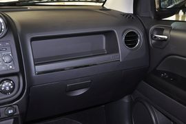 2012款Jeep吉普指南者2.0L运动型