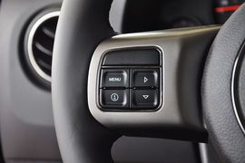 2012款Jeep吉普指南者2.0L运动型