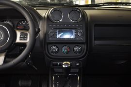 2012款Jeep吉普指南者2.0L运动型