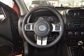 2012款Jeep吉普指南者2.0L运动型