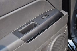 2012款Jeep吉普指南者2.4L豪华型