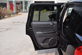 2012款Jeep吉普指南者2.4L豪华型