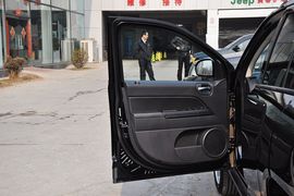 2012款Jeep吉普指南者2.4L豪华型