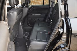 2012款Jeep吉普指南者2.4L豪华型