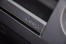 2012款Jeep吉普指南者2.4L豪华型
