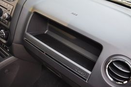 2012款Jeep吉普指南者2.4L豪华型