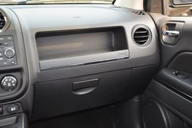 2012款Jeep吉普指南者2.4L豪华型