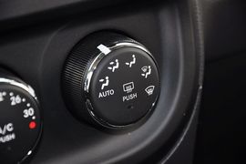 2012款Jeep吉普指南者2.4L豪华型