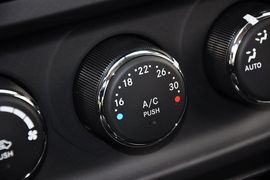 2012款Jeep吉普指南者2.4L豪华型