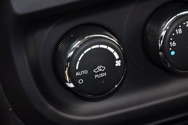 2012款Jeep吉普指南者2.4L豪华型