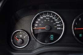 2012款Jeep吉普指南者2.4L豪华型