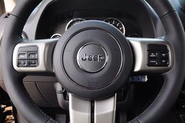 2012款Jeep吉普指南者2.4L豪华型