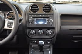 2012款Jeep吉普指南者2.4L豪华型