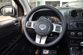 2012款Jeep吉普指南者2.4L豪华型