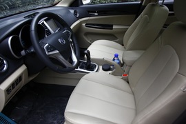 2012款长安逸动1.6L手动试驾实拍