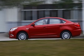 2012款长安逸动1.6L手动试驾实拍