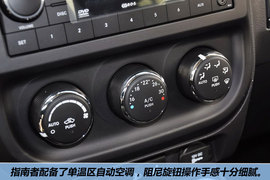 2012款Jeep吉普指南者2.4L豪华型到店实拍
