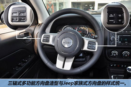 2012款Jeep吉普指南者2.4L豪华型到店实拍
