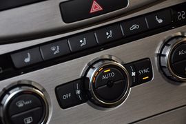 2012款一汽大众全新迈腾1.8TSI