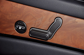 2012款双龙主席W