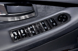 2012款双龙主席W