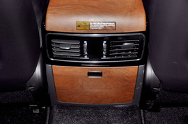 2012款双龙主席W