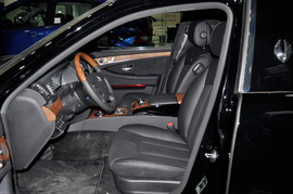 2012款双龙主席W