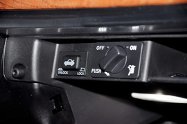 2012款双龙主席W