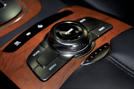 2012款双龙主席W