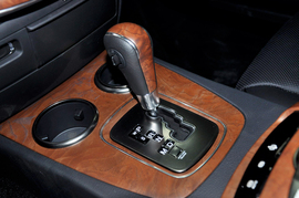 2012款双龙主席W