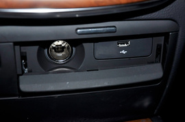 2012款双龙主席W