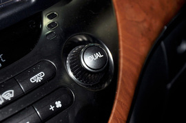 2012款双龙主席W