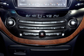 2012款双龙主席W