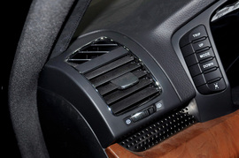 2012款双龙主席W