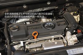 2012款一汽大众全新速腾1.4TSI旗舰型对比