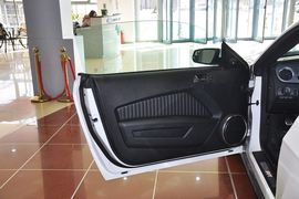 2012款福特野马Shelby