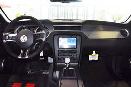 2012款福特野马Shelby