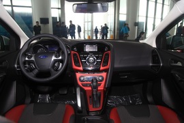 2012款福特新福克斯两厢