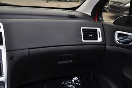 2012款标致307两厢1.6L手动舒适版
