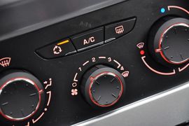 2012款标致307两厢1.6L手动舒适版