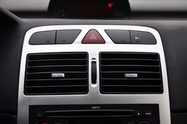 2012款标致307两厢1.6L手动舒适版