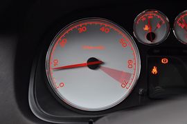 2012款标致307两厢1.6L手动舒适版