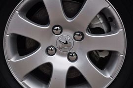 2012款标致307两厢1.6L手动舒适版