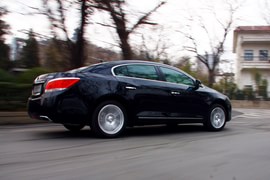 试驾2012款别克君越2.4L