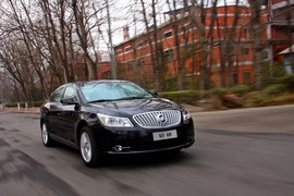 试驾2012款别克君越2.4L
