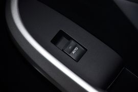 2012款一汽丰田普锐斯1.8L豪华先进版