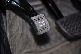 2012款一汽丰田普锐斯1.8L豪华先进版